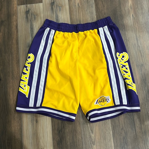 Lakers basketball shorts - Picture 1 of 5
